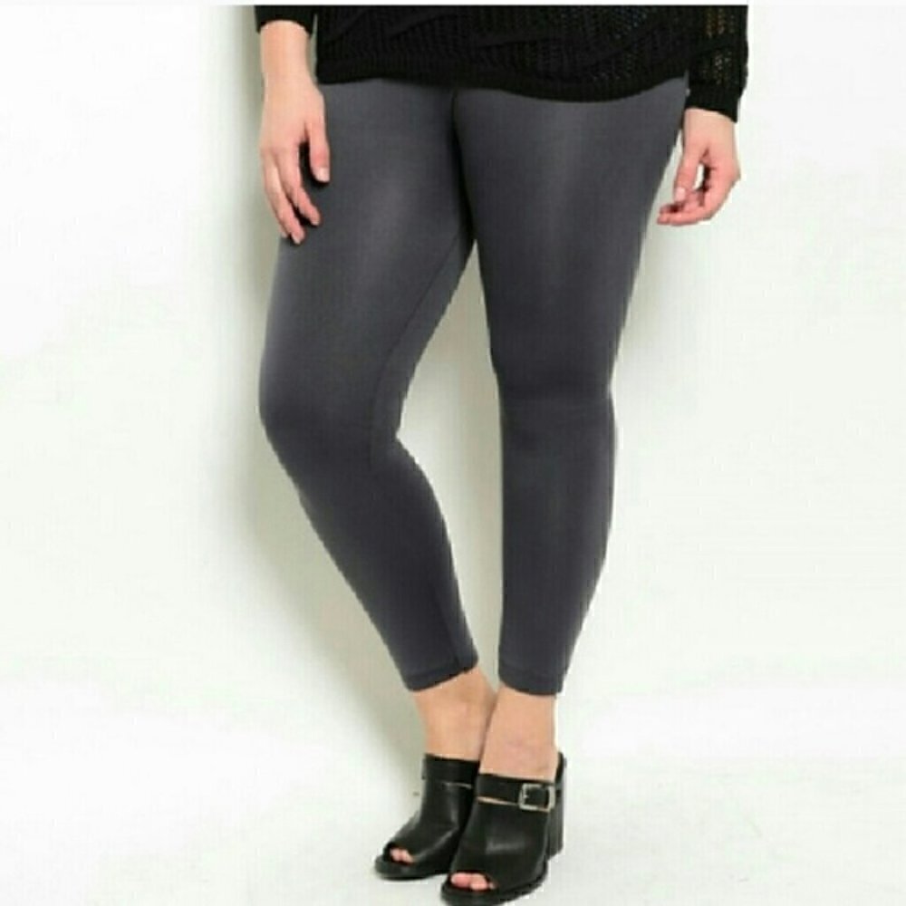 PLUS SIZE GRAY FLEECED LEGGINGS